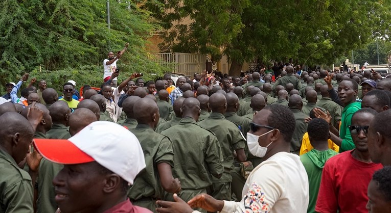 Nigerska vojna hunta: Svrgnuta vlada je ovlastila Francusku da pokrene napade