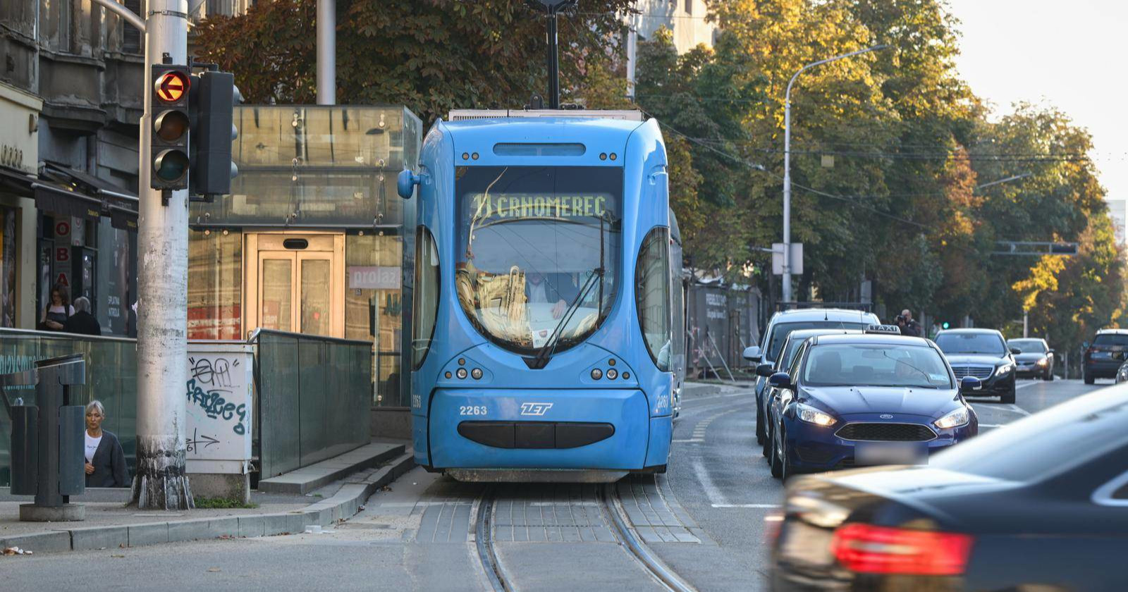 FOTO Vozač ZET-a koji jutros radi dobio dar zahvale od putnika