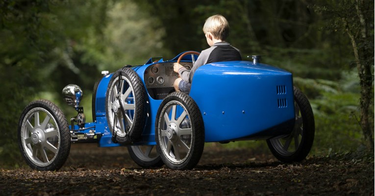 Luksuz stigao u vrtiće i škole: Ovaj Bugatti je sve što treba tatinim sinovima