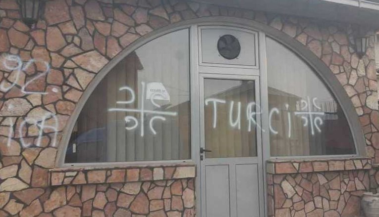 U Crnoj Gori osvanule poruke protiv Bošnjaka: Selite se, Turci