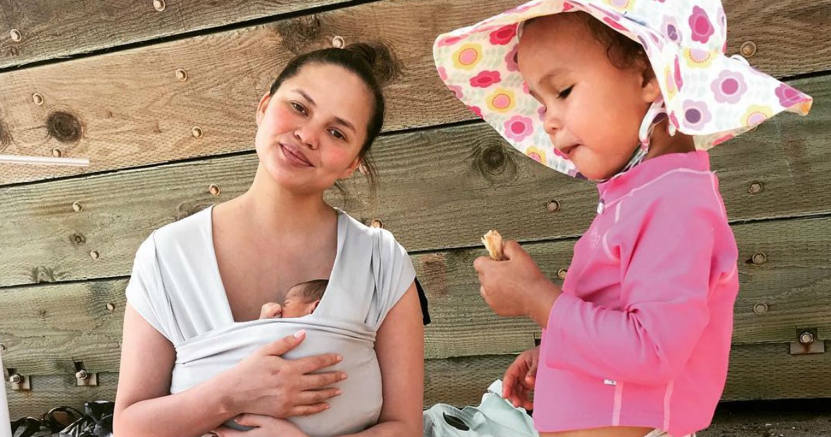 Chrissy Teigen zbog sina uči šivati: “Ništa ne pristaje mom malenom!”