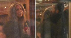 Jennifer Aniston snimljena na večeri s bivšim suprugom. Donio joj je crvenu ružu?