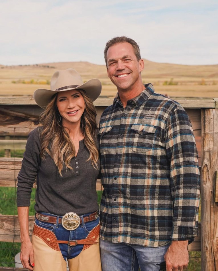 Suprug Kristi Noem navodno voli "bimbofication". Što je to?