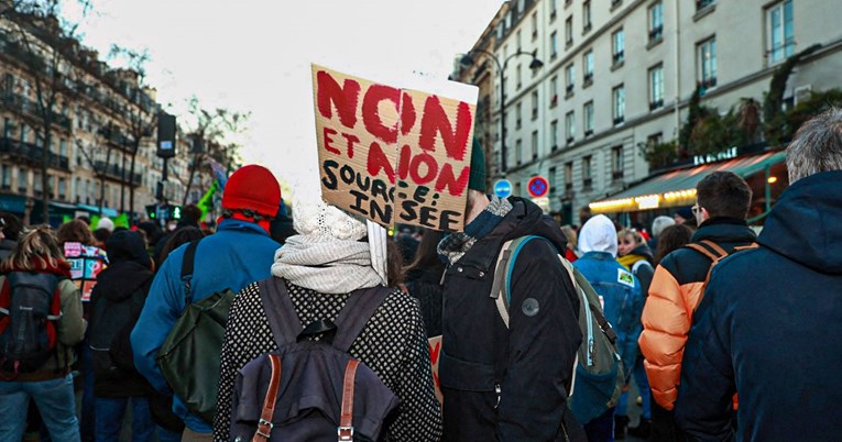 Masovni prosvjedi Francuza zbog mirovinske reforme. U Hrvatskoj je situacija još gora