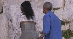 Michelle i Barack snimljeni u Grčkoj, bivši predsjednik tapšao suprugu po stražnjici