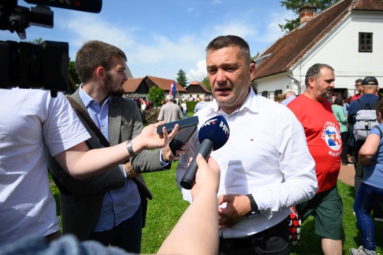 Dabro: U Kumrovcu se održava bal vampira. Načelnik: To pričaju ljudi koji nemaju pojma