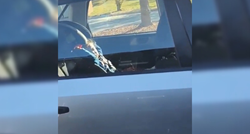 Majka ostavila bebu zaključanu u autu i otišla u kupnju. Snimka je postala viralna