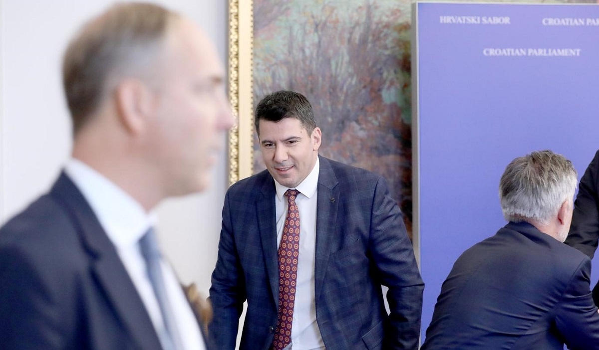 Grmoja: Ovo što je vlada dogovorila s bankama je veleizdaja