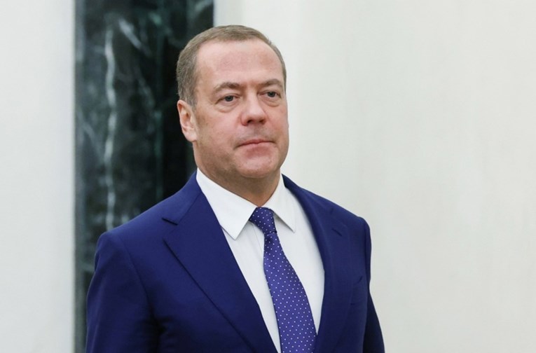 Medvedev: NATO je lud