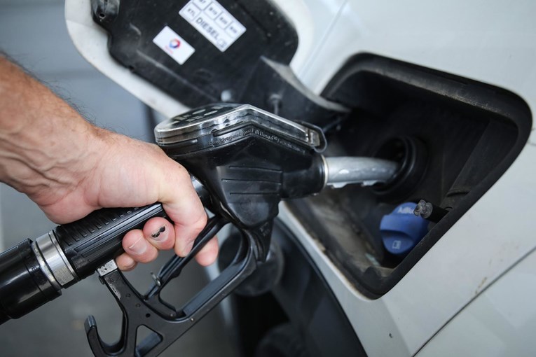 Vlada odlučuje o ograničenju cijena goriva zbog najavljenog poskupljenja