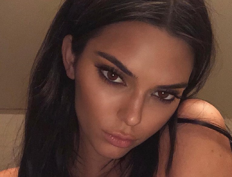 Kendall Jenner u minijaturnom kupaćem pokazala savršenu liniju