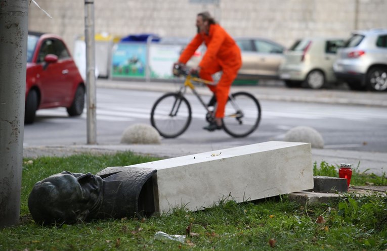 U Splitu srušio spomenik Radi Končaru, bista mu slomila nogu. Sad je osuđen