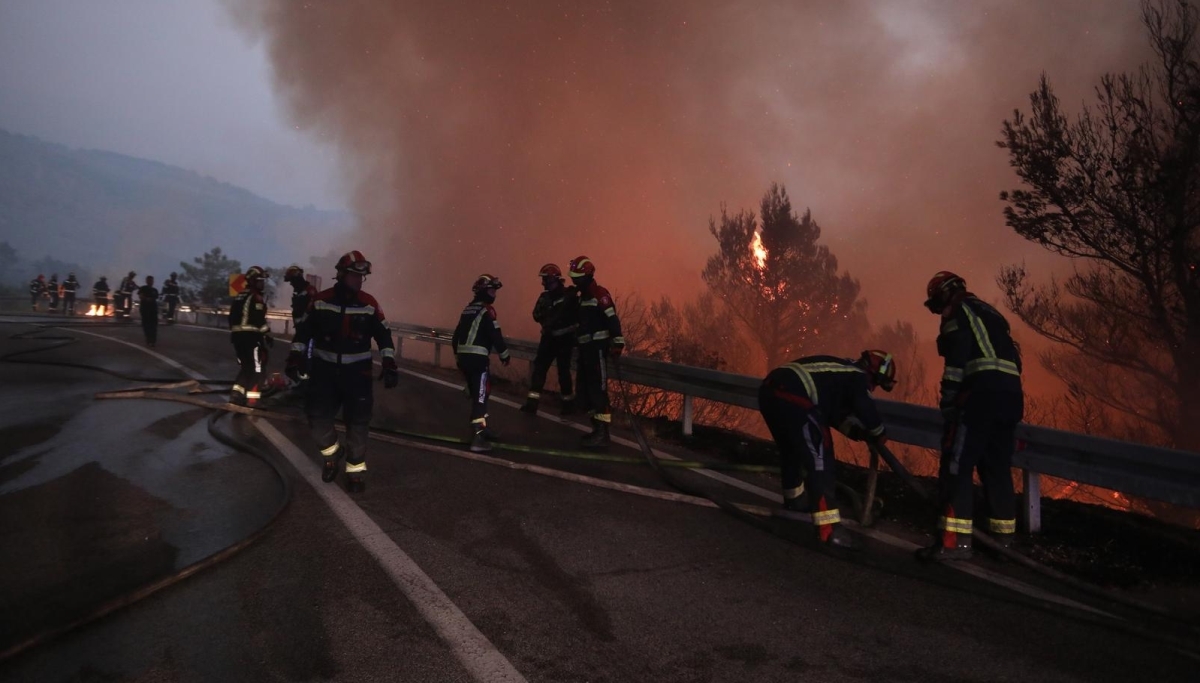 VIDEO Šteta od požara je ogromna. "Turisti su bježali, to je sinoć izgledalo strašno"