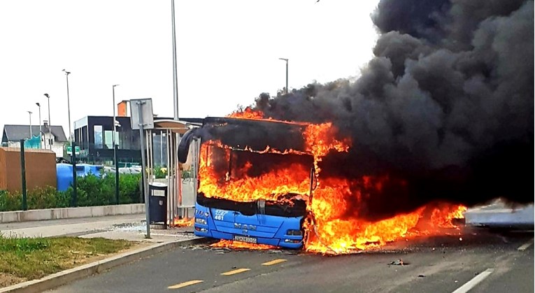 Zapalio se ZET-ov autobus