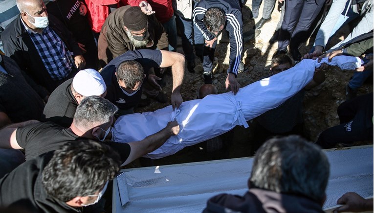 35 mrtvih u Turskoj nakon potresa, preminulo i dijete izvučeno ispod ruševina