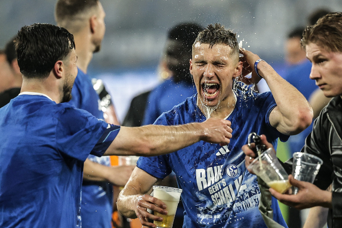 Bild piše o Schalkeovoj balkanskoj fešti: Nestalo je piva, jeli su se ćevapi