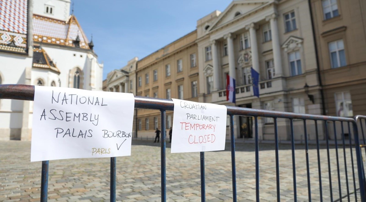 Gong: Sabor je iza rešetaka, a Markov trg zaboravljen i okružen ogradom