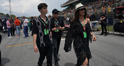 Catherine Zeta-Jones privukla poglede na utrci Formule 1, stigla sa suprugom i sinom