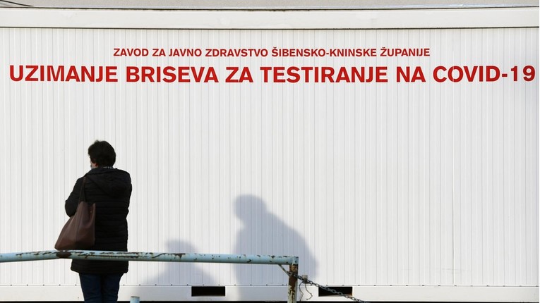 Stožer: 1653 nova slučaja, 12 umrlih. Na respiratoru 26 osoba