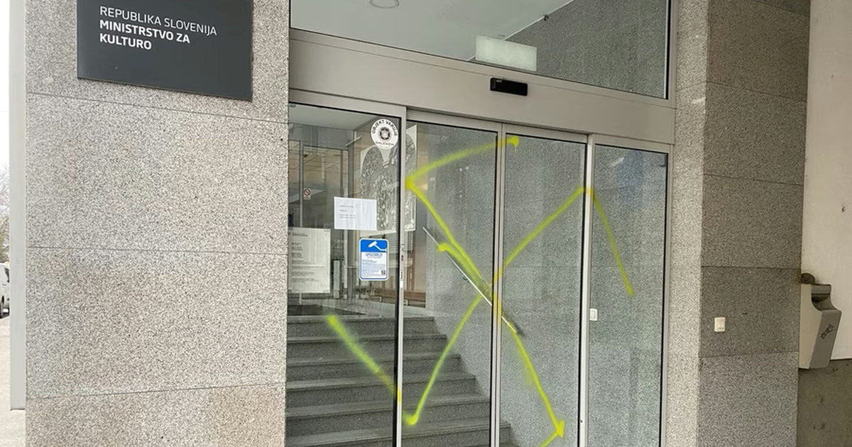 Crtao svastike po zgradi Ministarstva kulture u Ljubljani. Policija ga uhitila