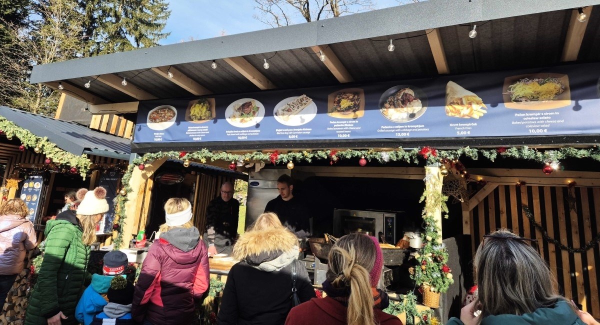 Bili smo na Adventu na Bledu, pogledajte kako se kreću cijene na kućicama