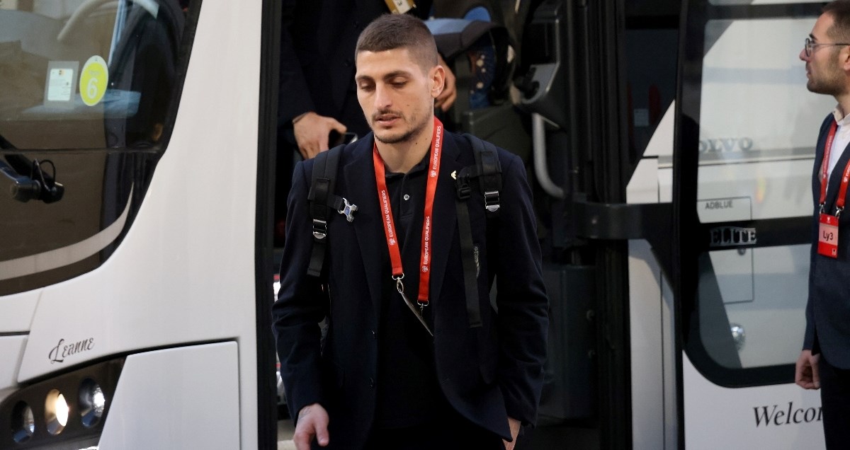 Zbog opijanja i ludog života tjeraju ga iz PSG-a. Klub će na njemu zaraditi bogatstvo