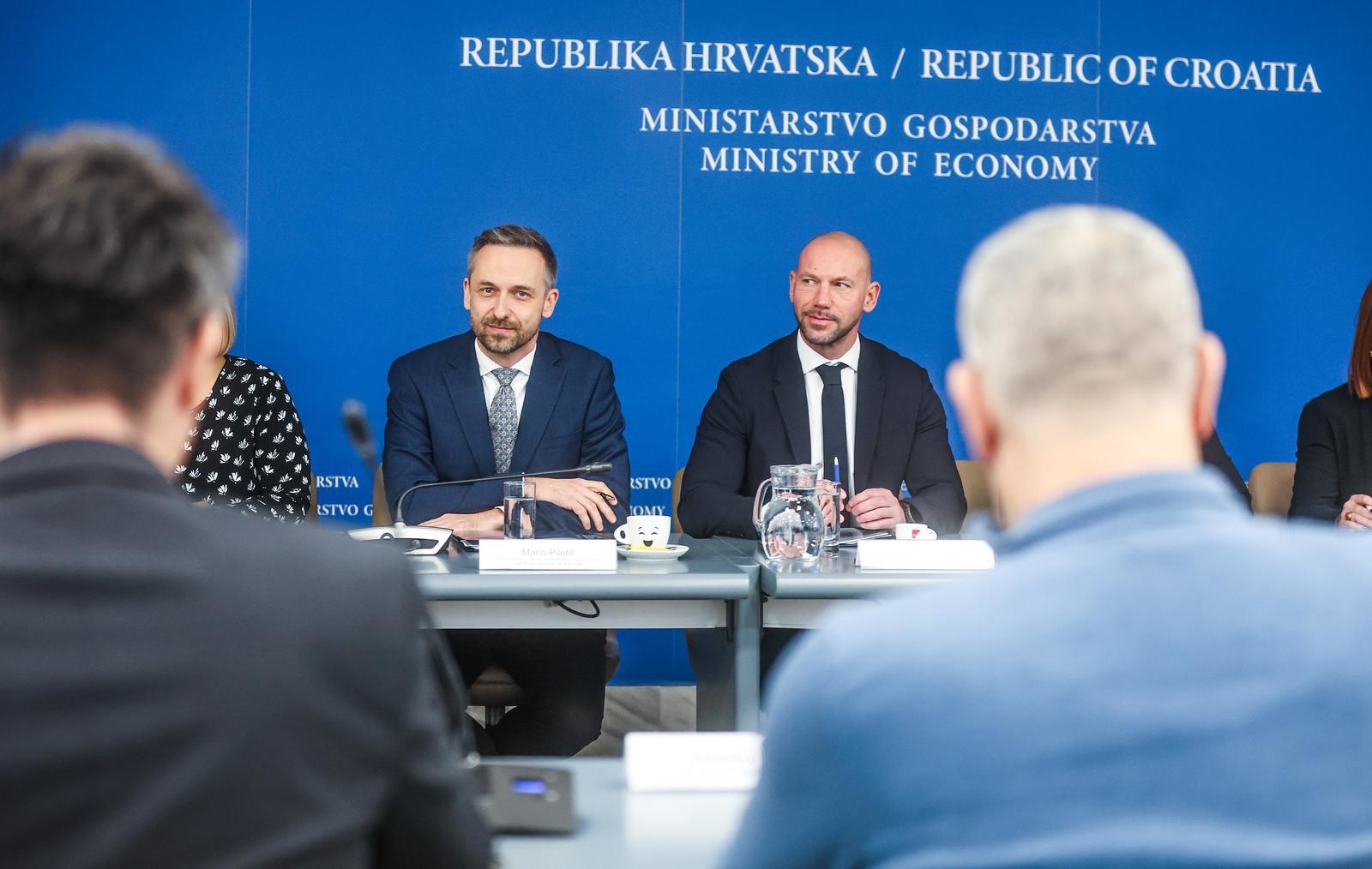 Šef sindikata: Vlada nudi novu povišicu, veći dar za dijete, dodatna tri slobodna dana