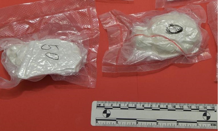 Zadarski policajci zaustavili 28-godišnjaka u Porscheu, imao 113 grama kokaina