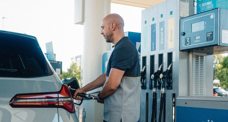 BMW i Toyota krenuli s testiranjem vozila na 100% obnovljivom gorivu