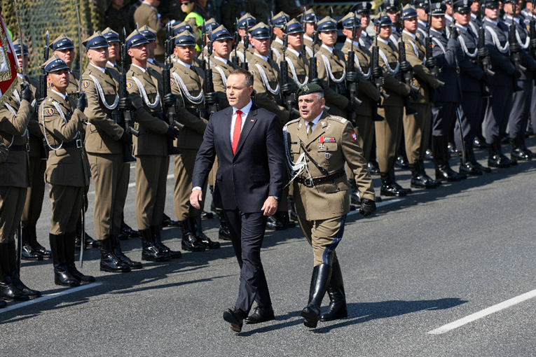 Poljska pokreće novi program vojne obuke, cilj obučiti 400.000 ljudi do 2026.