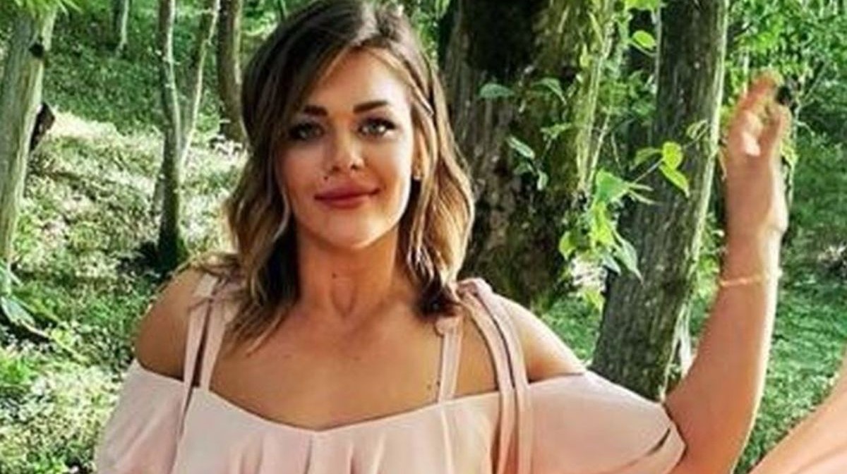 Sandra Perković pozirala u uskoj haljini i oduševila vitkom linijom