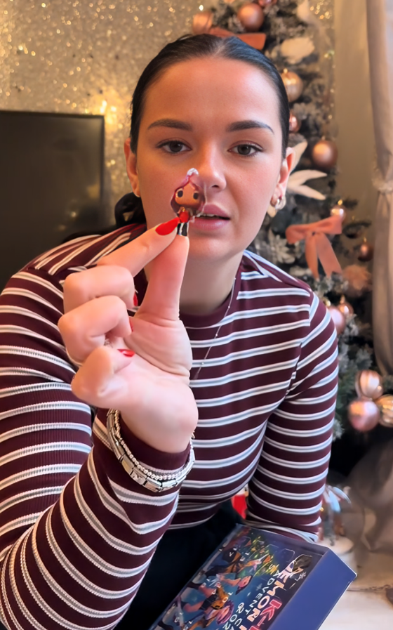 Kupila kćeri viralni KPop adventski kalendar, razbjesnilo ju što je pronašla u njemu