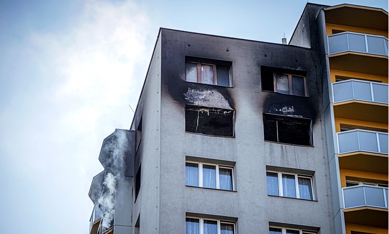 Jedanaestero mrtvih u požaru u stambenoj zgradi u Češkoj, među njima troje djece