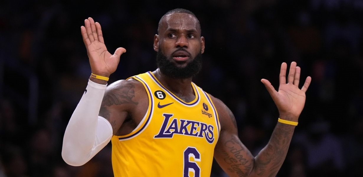 LeBron diže ruke od Lakersa
