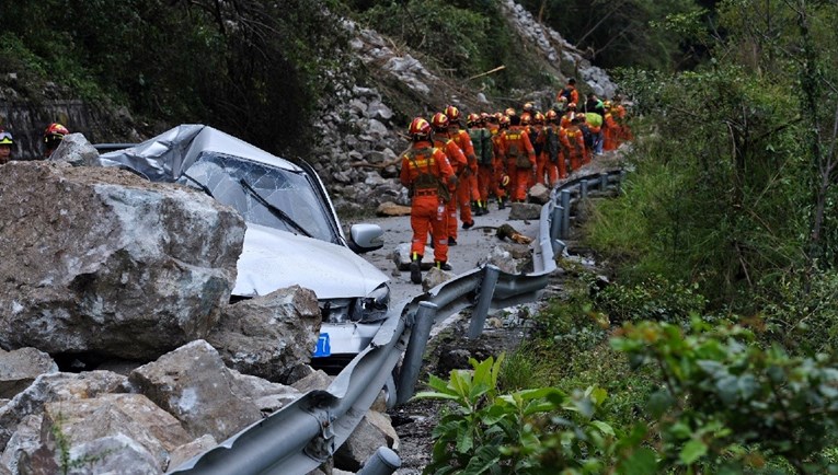 Raste broj žrtava potresa u Kini, najmanje 74 poginula