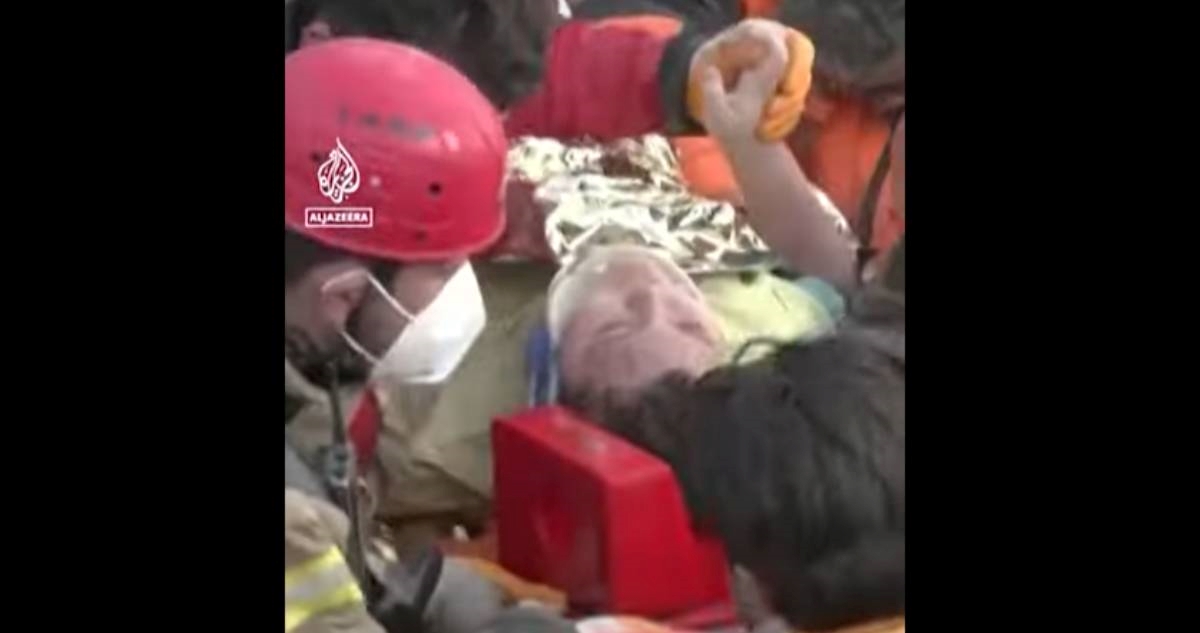 VIDEO Iz ruševina u Turskoj spašen dječak (13), bio je zatrpan 182 sata