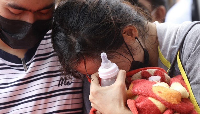 Pokolj u Tajlandu preživjelo samo jedno dijete, obitelji se okupljaju oko vrtića