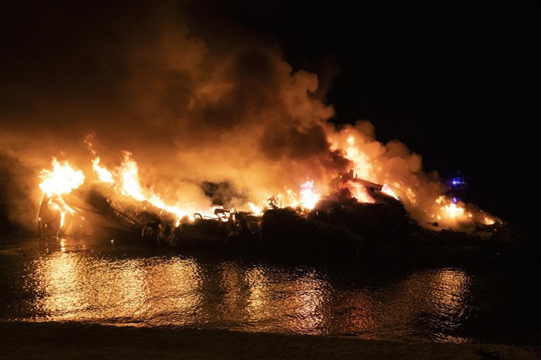 Vlasnik kaštelanske marine: Najgore je prošlo, požar je izbio zbog ljudskog faktora
