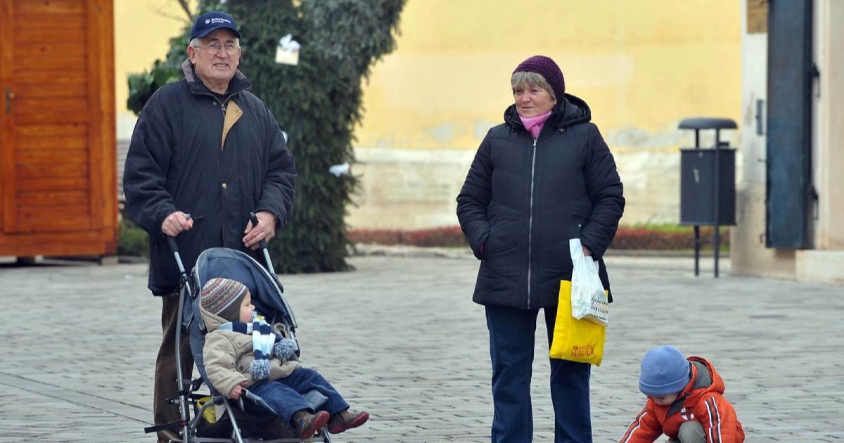 Križevci plaćaju mjesečno 250 eura bakama i djedovima koji čuvaju unuke