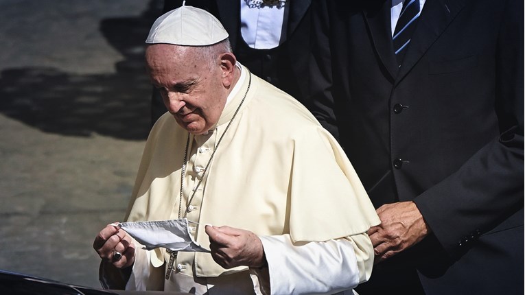 Papa Franjo šalje pomoć migrantima u Bosni i Hercegovini