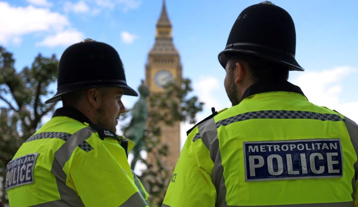 Netko u Londonu ostavio tek rođenu bebu u vrećici, pronašao je prolaznik