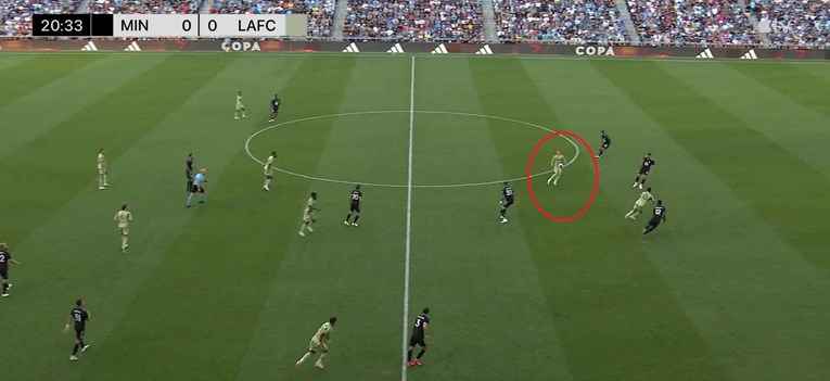 Los Angeles je izbio loptu. Pogledajte što je onda napravio Stipe Biuk