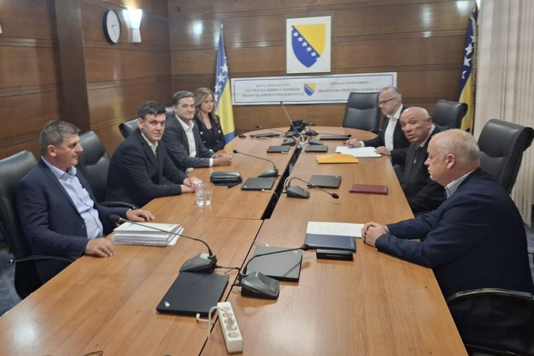HDZ 1990 predao potpise za kandidaturu Zdenka Lučića za Predsjedništvo BiH