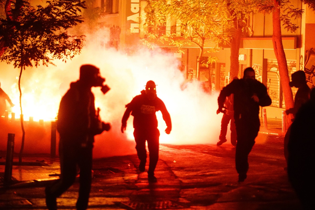 Migranti pokušali probiti ogradu na granici Grčke i Turske, letjeli molotovljevi kokteli