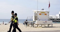 U Britaniji na plaži izbodene dvije žene, jedna umrla. Uhićen mladić (17)