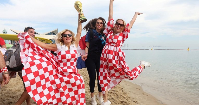 FOTO Čeka se utakmica: Hrvatske navijačice se rasplesale na plaži u Dohi
