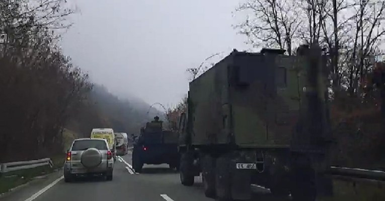 Vojska Srbije kod granice s Kosovom postavila topove i haubice