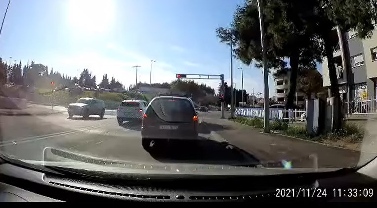 Snimka iz Hrvatske izazvala raspravu među vozačima: "To je efekt stada"