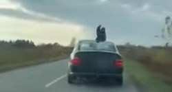 VIDEO Kod Popovače vozio auto nogama. Bio je pijan i bez vozačke