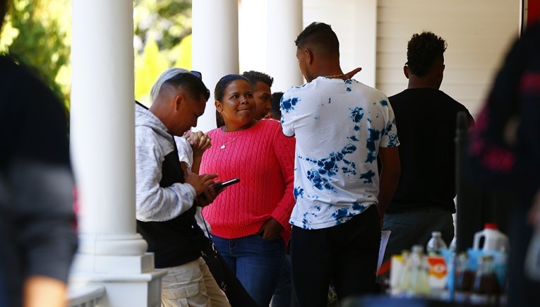Republikanski guverner s Floride poslao migrante na otok, reagirala Bijela kuća